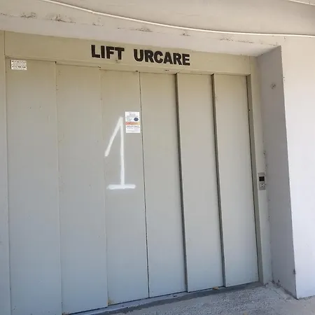 Summerland Sea View アパート *