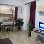 Summerland Sea View Apartment Mamaia